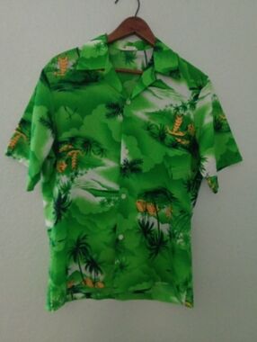 Vintage Bright Green Hawaiian Button-Up Shirt with Yellow Accents